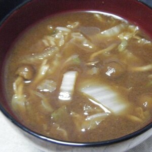 白菜・豆腐・なめこのみそ汁